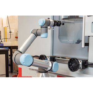 Bras robotisé Cobot Universal Robot UR10e avec personnalisation de la machine Sodick à 3 axes pour l'automatisation de la fraisage à haute vitesse - Product Image 3