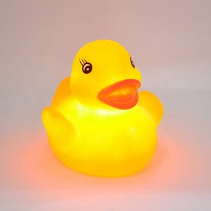 Heißer Verkauf: Bunte, wasserdichte, schwimmende LED-Blinkspielzeug-Ente aus Gummi - Product Image 2