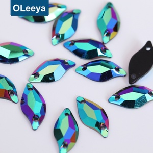Prix de gros Strass à coudre en résine AB Colors noirs à dos plat, forme feuille 9*20mm, pour chaussures de marque Glue Strong - Product Image 1