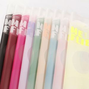 Papier d'emballage floral en plastique translucide OPP imprimé avec des lettres d'amour, design luxueux, 58*58 cm - Product Image 1