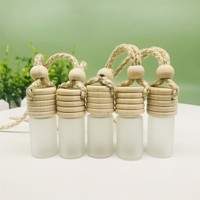 Vente en gros de flacons de parfum pour voiture vides de 10 ml, diffuseurs d'air frais, flacons givrés suspendus avec bouchon à vis en bois