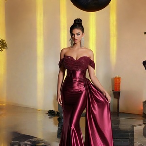 Lussuoso Abito Rosso Vino Taglie Forti con Spalle Scoperte, Vestito con Decorazioni Floreali 3D e Perle per Serate Eleganti e Sensuali - Product Image 3