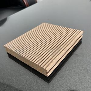 Excelente rendimiento físico Decking compuesto UK WPC Panel de suelo en relieve Woodgrain Outdoor WPC Decking - Product Image 3
