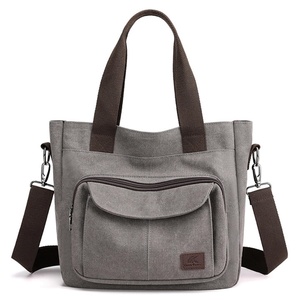 Sacs fourre-tout ajustables à bandoulière avec broderie – Imperméables et portables, fermeture éclair sécurisée, sangle confortable pour une utilisation nomade - Product Image 1