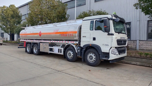 Nuevo Camión Cisterna de Combustible HOWO 8x4 Profesional de 35000L para Transporte de Líquidos Inflamables - Product Image 2