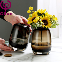 Fabrik Großhandel eiförmige schmale Mundglas Blumenvase Bernstein graue Farbe mit silbernem unteren Rand für Hochzeiten Niedriger Preis