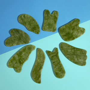 Outil de massage Guasha en jade Xiuyan naturel pour le lifting du visage, l'élimination des rides autour des yeux et le massage corporel - Product Image 4