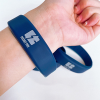 Bracelet en silicone ultra-fin NFC NTAG213 personnalisé, noir, pour événements, fêtes, festivals, partage sur les réseaux sociaux, URL RFID encodée