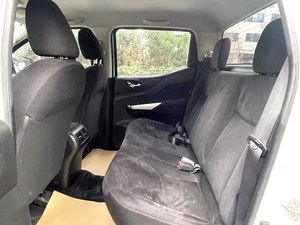 Pick-up d'<span class=keywords><strong>occasion</strong></span> d'un seul propriétaire : Nissan Navara Luxe 2017, faible kilométrage, automatique, prêt pour le travail ou personnel - Product Image 6