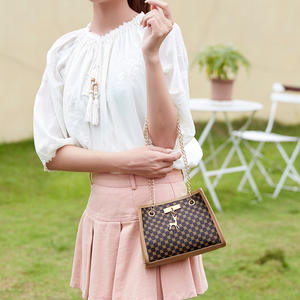 Nouveau design, faible MOQ, livraison rapide, sacs à bandoulière décontractés noirs personnalisés en cuir PU pour femmes - Product Image 4