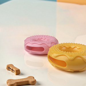 Jouet à mâcher creux anti-fuite pour chien en TPR en forme de donut - Jouet d'auto-entretenement pour petits chiens en période de dentition - Vente en gros - Product Image 4