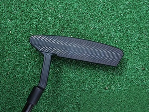 Putter da Golf Forgiato di Design Premium con Asta in Grafite e Acciaio, Impugnatura in Gomma, per Destrorsi, Unisex, Garantisce Putt Preciso e Stabile in Ogni Occasione - Product Image 3