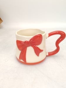 <span class=keywords><strong>Tasse</strong></span> en céramique Hengfei avec poignée nœud papillon mignonne, motif dessin animé blanc et rouge, design classique, origine Fujian, <span class=keywords><strong>tasse</strong></span> à café pour <span class=keywords><strong>femme</strong></span>, Saint-Valentin - Product Image 2