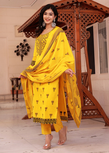 ผู้หญิงออกแบบเว็บสีเหลืองกางเกง Kurta และชุด Dupatta พิมพ์ดิจิตอลใน Kurta Kameez ด้วยผ้าฝ้ายแท้ Dupatta - Product Image 5