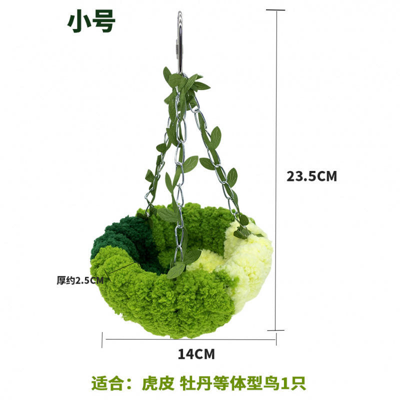 Nid suspendu de petite taille vert forêt profonde