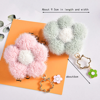 Porte-clés en peluche multicolore en forme de fleur de cerisier, décoration créative et délicate pour sac, petite fleur fraîche pour femme, boule de poils