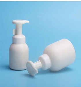 Bouteilles rondes en HDPE de 250 ml/400 ml pour <span class=keywords><strong>shampoing</strong></span> pour bébé, après-<span class=keywords><strong>shampoing</strong></span> et gel douche, vides, avec pompe à pression personnalisée, finition mate - Product Image 2