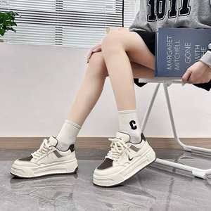 Vente en gros d'usine, nouvelles chaussures décontractées d'hiver pour femmes, chaussures de marche confortables avec semelle intérieure en caoutchouc PVC - Product Image 5