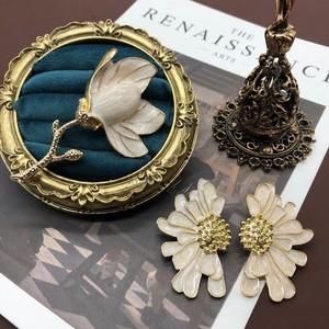 ZHENXUN Broche et Boucles d'Oreilles Fleur <span class=keywords><strong>de</strong></span> Jasmin Blanche Vintage, Broche Tridimensionnelle, Épingles en <span class=keywords><strong>Argent</strong></span>, Accessoires Bijoux, Cadeau Unisexe - Product Image 2