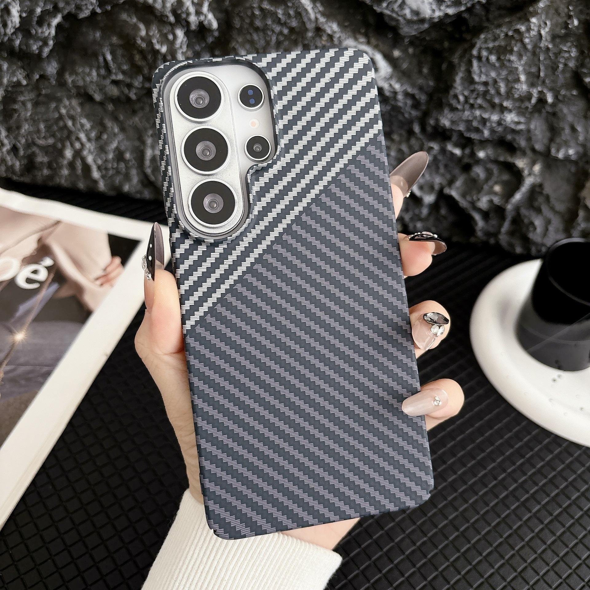 การผสมผสานสีดำและสีเงิน