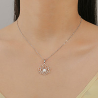 Collier pendentif lotus doré scintillant Zen, chaîne ajourée, zircon cubique, bijou floral spirituel, cadeau pour elle