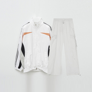 Conjuntos de chándal unisex cortavientos ligeros ropa deportiva de nailon reflectante con logotipo estampado DTG personalizado - Product Image 5