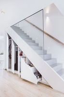 Conception d'escalier personnalisée CBMMART avec rangements cachés