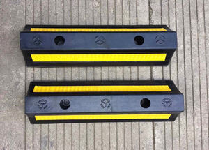 Butée de roue en caoutchouc pour parking, butée de roue de <span class=keywords><strong>voiture</strong></span> en caoutchouc avec bandes réfléchissantes - Product Image 6