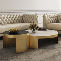 Table basse moderne en marbre blanc pour la décoration intérieure avec cercle en acier inoxydable et plateau rond doré Meubles mobiles en pierre