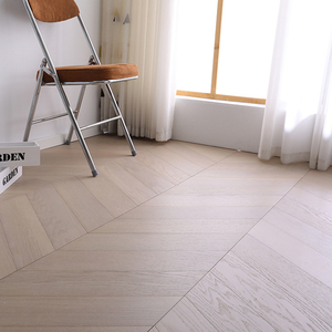 Parquet contrecollé AVANTIMORA en Padauk multicouche 16 mm, système clic Chevron, qualité AB EN13501, durable et résistant aux chocs, idéal pour l'hôtellerie - Product Image 2