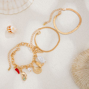 Set di 3 Bracciali con Ciondoli Divertenti a Forma di Peperoncino Rosso/Stivali/Conchiglia per Donne, Gioielli alla Moda con Catena Piatta - Product Image 4