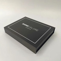 Boîte cadeau magnétique noire en forme de livre pour l'emballage de vêtements, boîte en papier rigide mat avec couvercle rabattable, boîte vide en gros