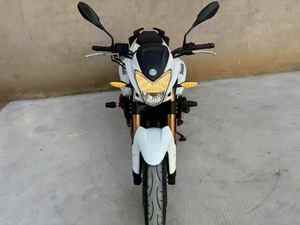 Benelli TNT 600i 600cc, moto naked à refroidissement liquide 4 cylindres, système ABS <span class=keywords><strong>Bosch</strong></span>, suspension réglable, sportive et urbaine - Product Image 5