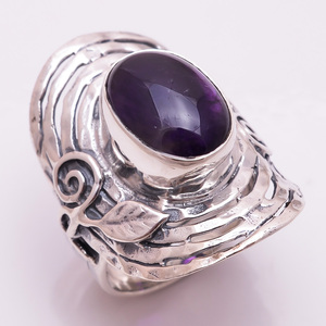 Anillo de piedras preciosas de sugilita natural de diseño único de Plata de Ley 925, exportador de joyas de plata esterlina hecho a mano, proveedor de joyería fina - Product Image 3