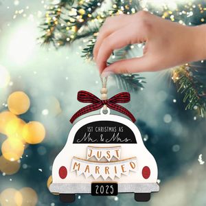 2025 primo natale sposato ornamento di legno il nostro primo natale come Mr e Mrs per le coppie - Product Image 6