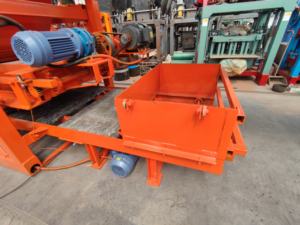 Machine de moulage de blocs de ciment à haute capacité de production 18,1 kW 380 V, en bon état, pour pavés carrés et pierres de <span class=keywords><strong>bordure</strong></span>, avec roulement central - Product Image 2