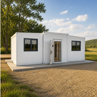 Casa Contenedor Plegable Expandible Blanca con Puerta Abierta para Glamping y Alojamiento Temporal