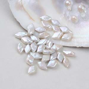 Perles <span class=keywords><strong>en</strong></span> forme de losange <span class=keywords><strong>en</strong></span> <span class=keywords><strong>gros</strong></span> à bas prix, perles baroques d'eau douce de 8 à 11 mm, perles <span class=keywords><strong>en</strong></span> vrac <span class=keywords><strong>pour</strong></span> la fabrication de bijoux - Product Image 3