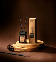 Ensemble de diffuseurs à roseaux en verre noir carré de 100 ml avec logo personnalisé, couvercle en bois, boîte en papier, impression sérigraphique, étiquette privée personnalisée
