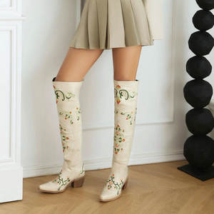 Pour fille occupée XYF4899 bleu <span class=keywords><strong>Beige</strong></span> sur le genou brodé fleur <span class=keywords><strong>Cowboy</strong></span> <span class=keywords><strong>bottes</strong></span> pour femmes 6cm talons longs Style occidental taille 43 - Product Image 4