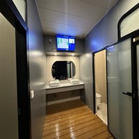 Toilettes Modulaires Mobiles en Conteneur Acier – Sanitaire Écologique Intelligent avec Système Solaire – Entièrement Équipé, Prêt à l'Emploi, Portable et Durable