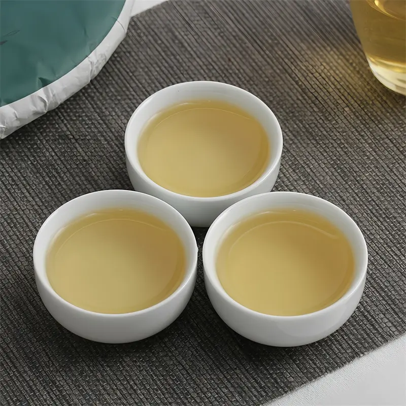Penjualan Terbaik Cina unfermentasi terkompresi 357g Puerh teh mentah Pu'er hijau Signet teh bulat
