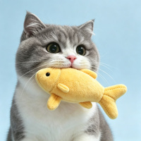 Peluche chat mignon tenant une poissonnette, poupée chaton en peluche douce, peluche animale personnalisée pour cadeau et décoration