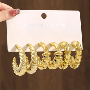 Boucles d'oreilles créoles géométriques en résine plaqué or pour femme, bijoux de fête tendance, ensemble 2,7 cm et 2,5 cm - Product Image 5