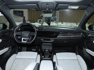 Audi A3 Sedan Usata 2024, Guida a Sinistra, Euro 6, Qualità Tedesca, 1.4 Turbo Automatica, Basso Chilometraggio, in Vendita - Product Image 4