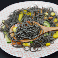 Espaguetis de Frijol Negro / Fideos Negros de Soja