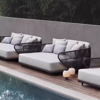Ensemble de canapés d'extérieur modernes en corde tressée, mobilier de patio avec structure en aluminium et table basse en verre trempé