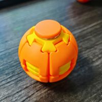 Balle de décompression promotionnelle en plastique à pression et rotation avec rebond lent pour puzzle d'enfants - Nouveau jouet unique