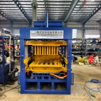 Machine de production automatique de blocs creux QT4-15B pour projets de construction