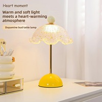 Lampe de table en forme de champignon en acrylique cristallin, lampe de chevet LED moderne pour chambre à coucher, salon, décoration de la maison